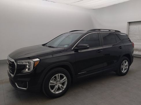 Used 2023 GMC Terrain SLE w/ Driver Convenience Package FWD image 2