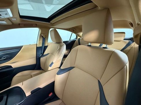 Certified 2025 Lexus ES 300h 300h image 5