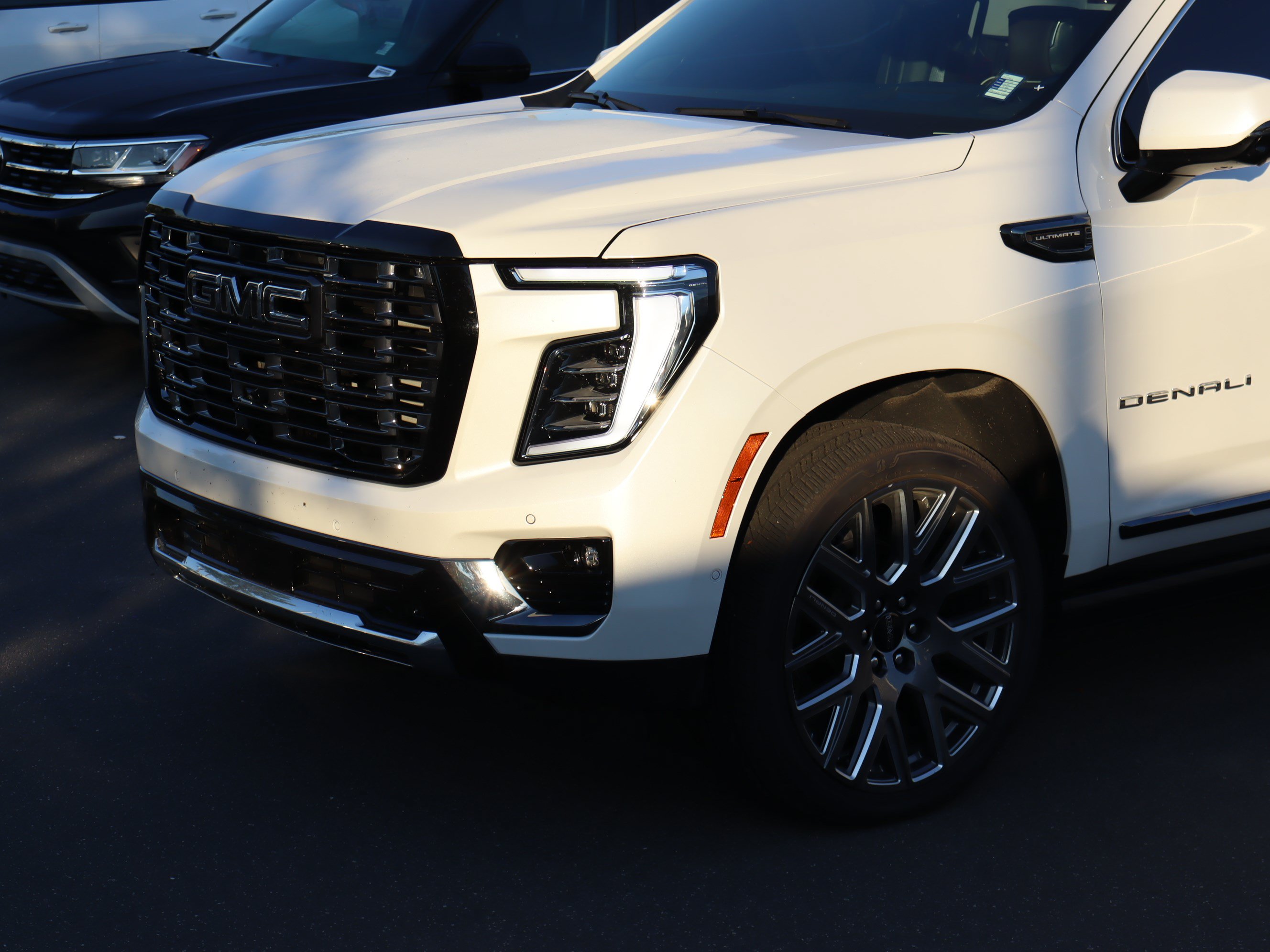 Used 2025 GMC Yukon XL Denali Ultimate AWD/4WD image 6