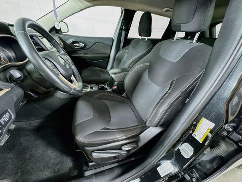 Used 2016 Jeep Cherokee Latitude FWD image 24