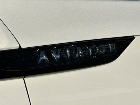 Used 2025 Lincoln Aviator Reserve w/ Jet Appearance Package image 9