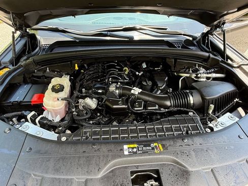 Used 2023 Jeep Grand Cherokee L Laredo AWD/4WD image 9