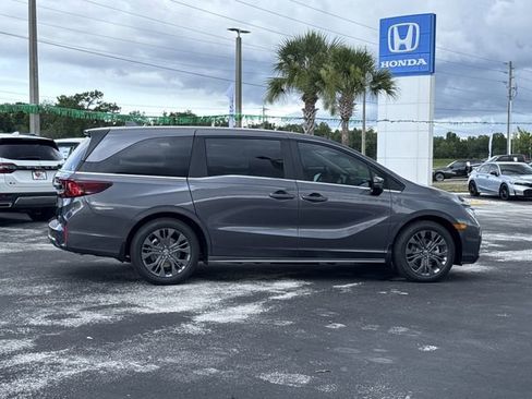 New 2026 Honda Odyssey Touring image 5