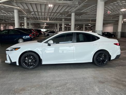 Used 2025 Toyota Camry SE w/ Multimedia Upgrade Package image 5