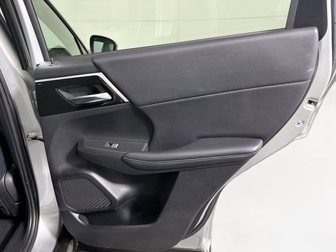 Used 2024 Mitsubishi Outlander SE image 33