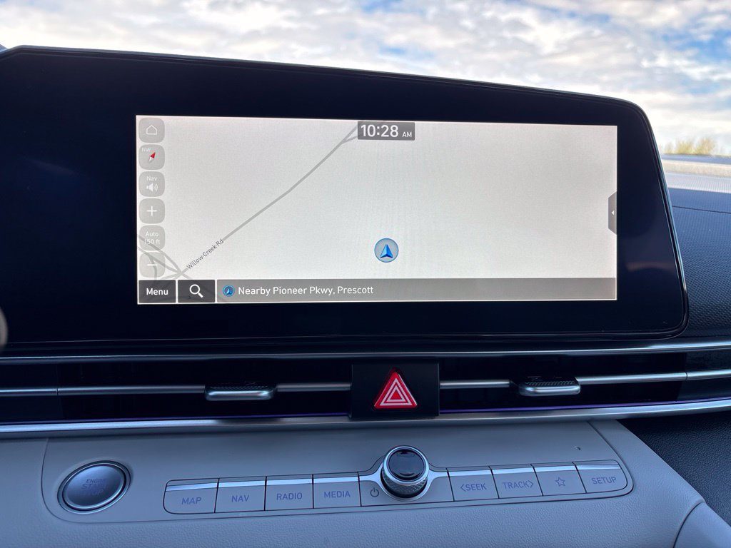 Certified 2025 Hyundai Elantra Limited FWD image 24