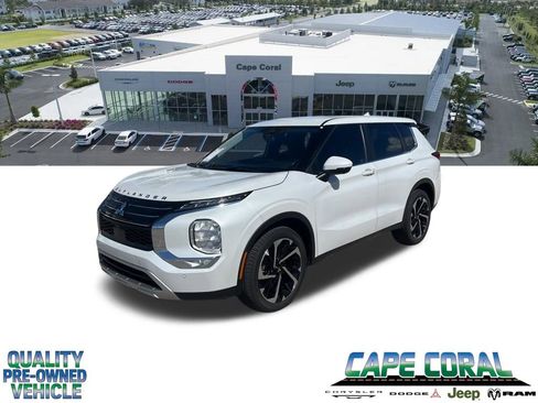 Used 2023 Mitsubishi Outlander SE image 1