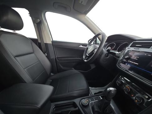 Used 2020 Volkswagen Tiguan SE w/ Panoramic Sunroof Package AWD/4WD image 15