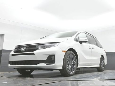 New 2026 Honda Odyssey Touring image 48