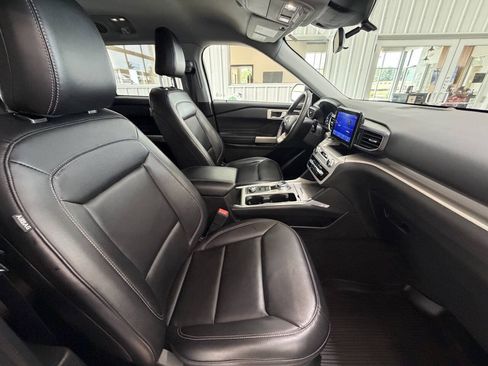 Used 2023 Ford Explorer XLT w/ Equipment Group 202A AWD/4WD image 37
