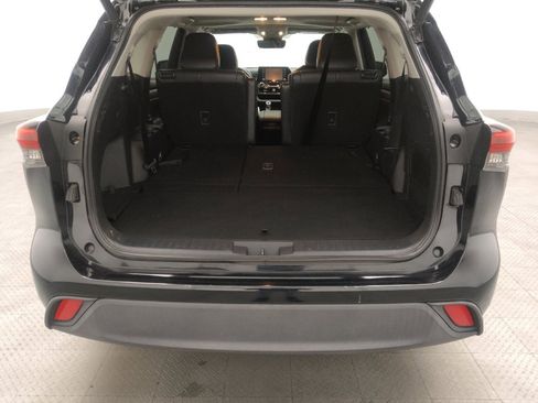 Used 2020 Toyota Highlander XLE FWD image 29