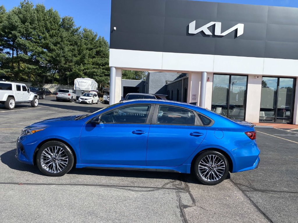 Used 2023 Kia Forte GT-Line w/ GT-Line Premium Package FWD image 2