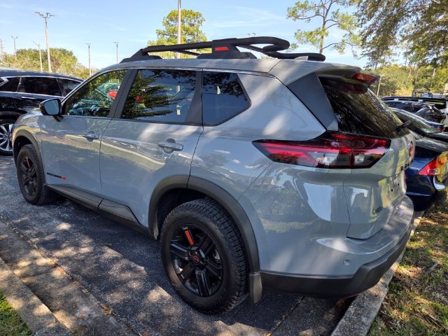 Used 2025 Nissan Rogue SV AWD/4WD image 4