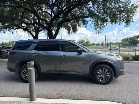 Used 2023 Nissan Pathfinder S FWD image 3