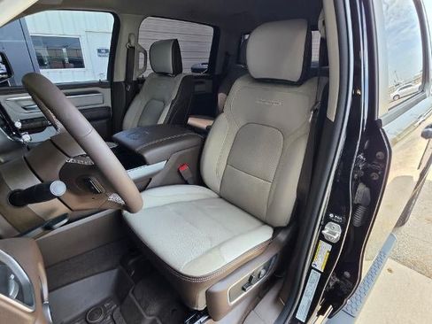 Used 2025 RAM 1500 Laramie AWD/4WD image 17