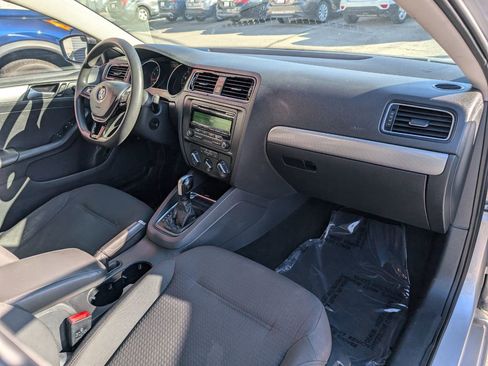 Used 2015 Volkswagen Jetta SE FWD image 13
