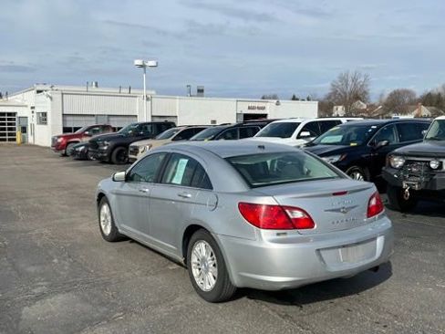 Used 2009 Chrysler Sebring Touring FWD image 7