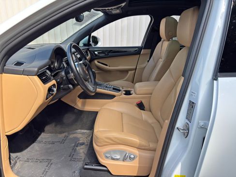 Used 2018 Porsche Macan AWD/4WD image 16