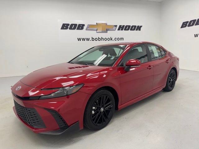 Used 2025 Toyota Camry SE FWD image 1
