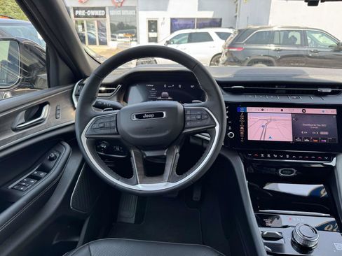 Used 2026 Jeep Grand Cherokee Limited AWD/4WD image 13