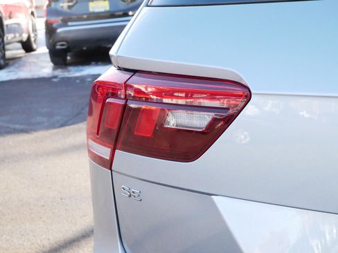 Certified 2022 Volkswagen Tiguan SE image 17