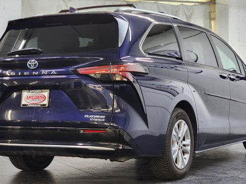 Used 2021 Toyota Sienna Platinum AWD/4WD image 5