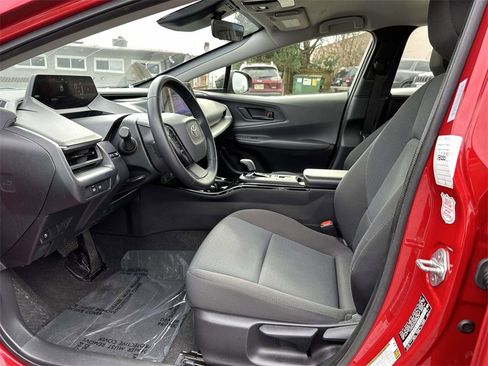 Used 2024 Toyota Prius LE image 16