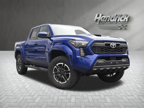 Used 2024 Toyota Tacoma TRD Sport image 2