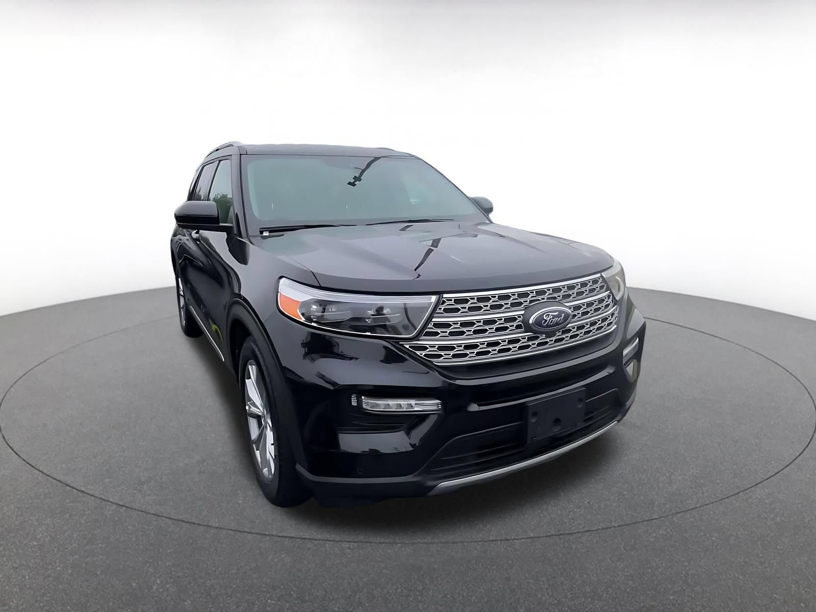 Used 2024 Ford Explorer Limited RWD image 3