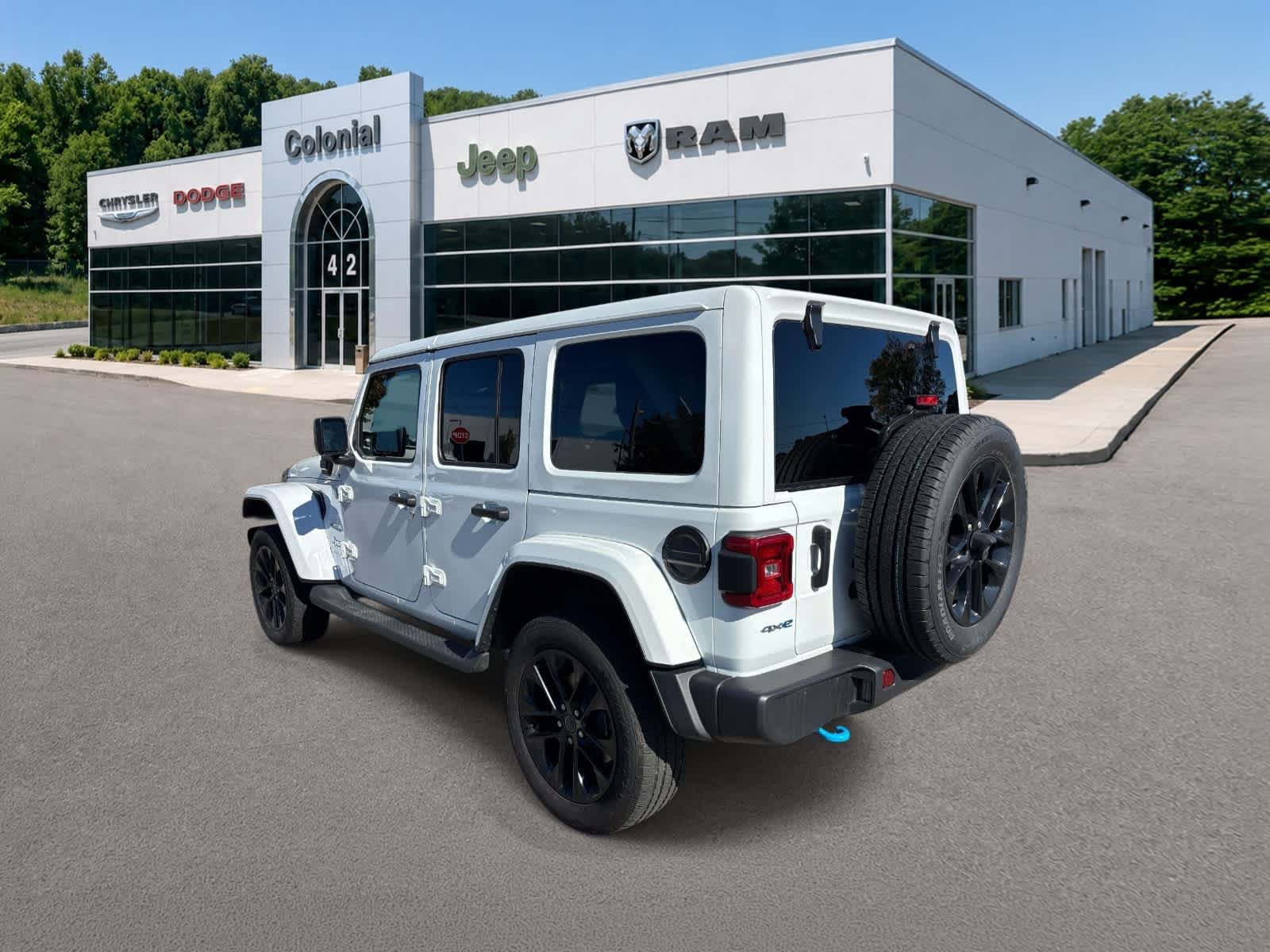 Used 2024 Jeep Wrangler Unlimited Sahara AWD/4WD image 3