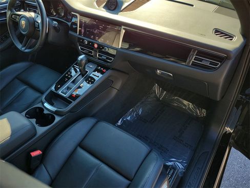 Certified 2024 Porsche Macan image 19
