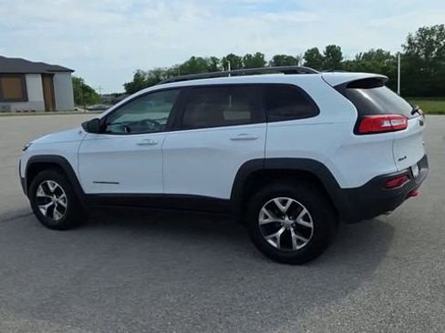 Used 2016 Jeep Cherokee Trailhawk w/ Comfort/Convenience Group AWD/4WD image 5