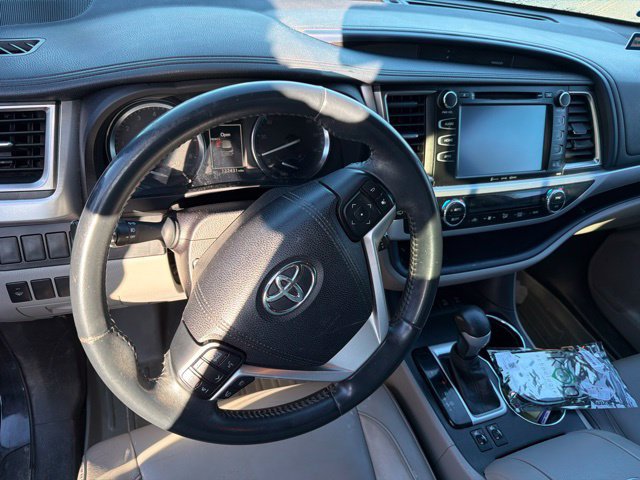 Used 2016 Toyota Highlander XLE AWD/4WD image 18