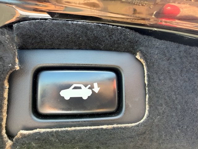 Used 2011 Lexus LS 460 AWD w/ Comfort Pkg image 9