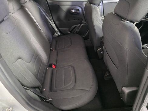 Certified 2019 Jeep Renegade Latitude image 28