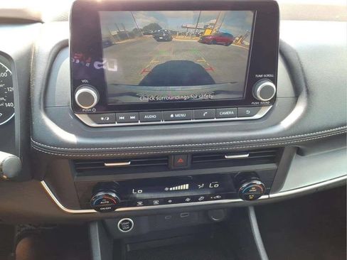 Used 2023 Nissan Rogue SV FWD image 16