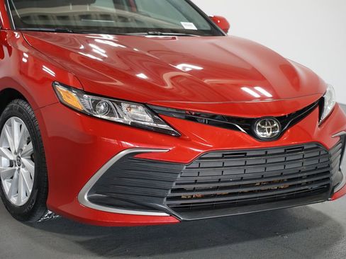 Used 2023 Toyota Camry LE image 4
