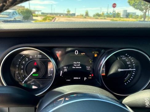Used 2023 Jeep Wrangler Unlimited Sahara w/ Cold Weather Group AWD/4WD image 23