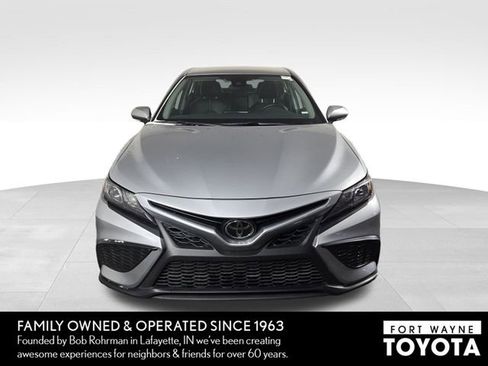 Used 2024 Toyota Camry SE image 3