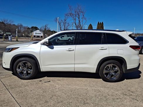 Used 2018 Toyota Highlander Limited Platinum image 4