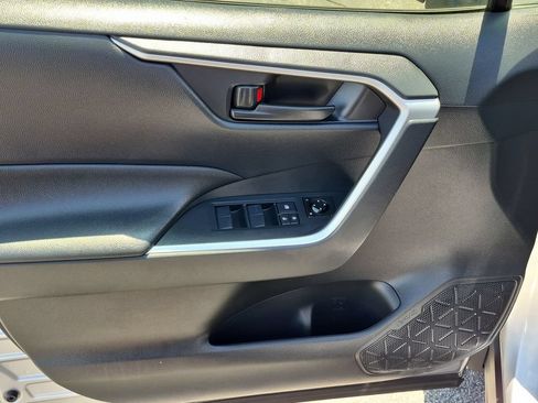 Used 2019 Toyota RAV4 LE w/ Carpet Mat Package FWD image 25