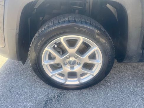 Used 2019 Jeep Renegade Sport w/ Sport Appearance Group AWD/4WD image 12