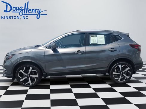 Used 2022 Nissan Rogue Sport SL w/ Premium Package FWD image 2