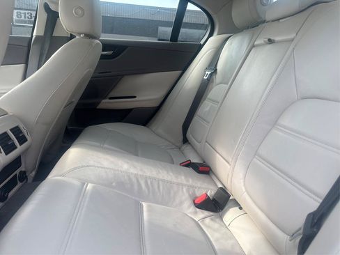 Used 2017 Jaguar XE Prestige RWD image 10