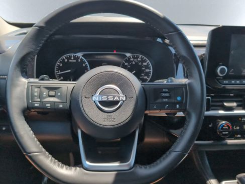 Used 2025 Nissan Pathfinder SV AWD/4WD image 18