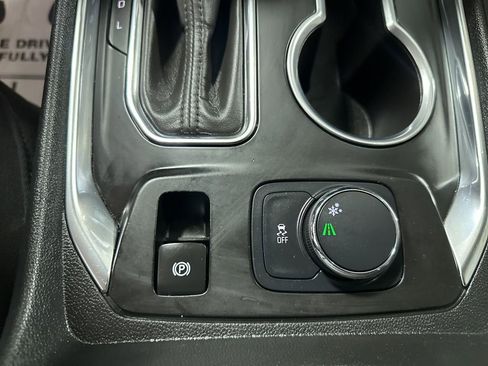 Used 2020 Chevrolet Traverse LT image 20