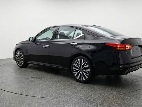 Used 2025 Nissan Altima 2.5 SV image 6
