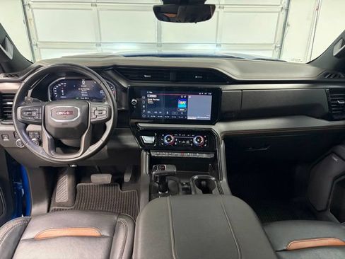 Used 2023 GMC Sierra 1500 AT4 w/ Technology Package AWD/4WD image 17
