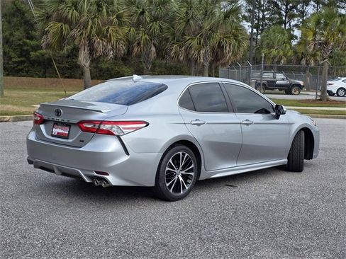 Used 2020 Toyota Camry SE image 5