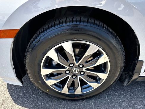 Used 2024 Honda Odyssey EX-L image 9